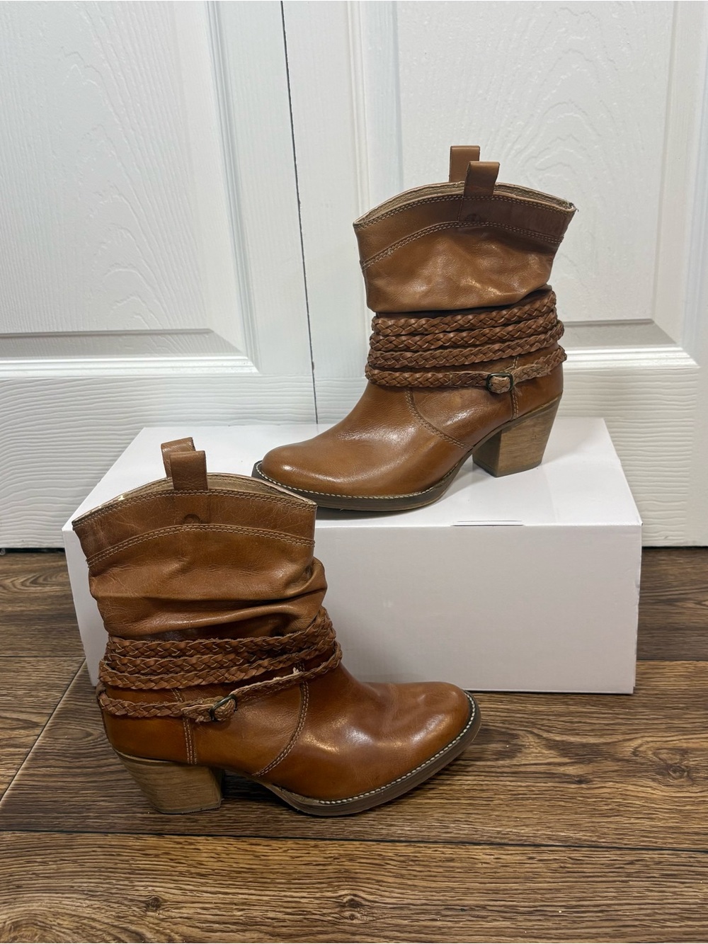 Dingo Twisted Sister 7.5M Tan Leather Western Slouch Boots